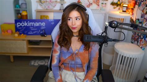 twitch nip slip|Pokimane panics after accidental wardrobe。